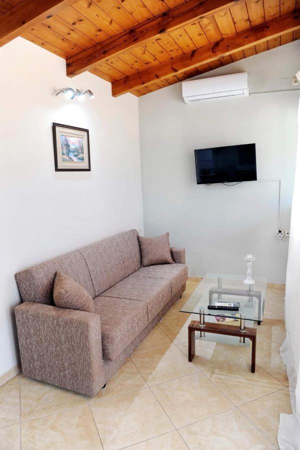 Irene Home Vlikhon Exterior photo